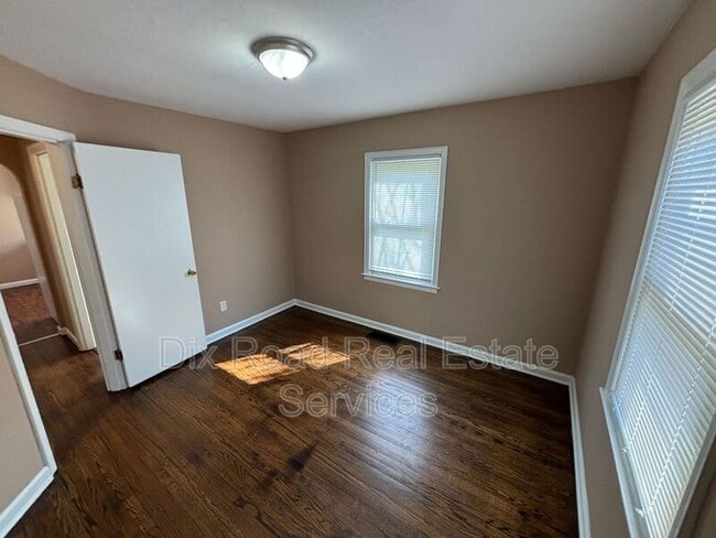 Building Photo - 1925 Highland St