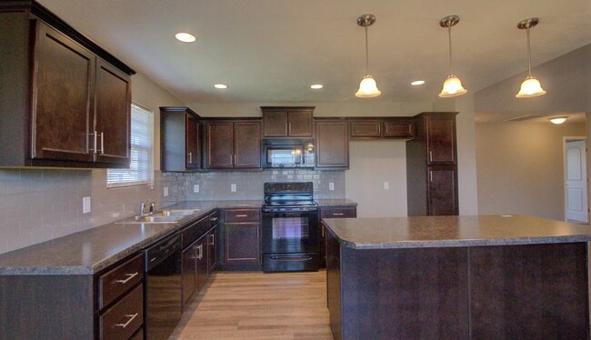 Building Photo - Willard School District - 3 bedroom home with a fenced in yard