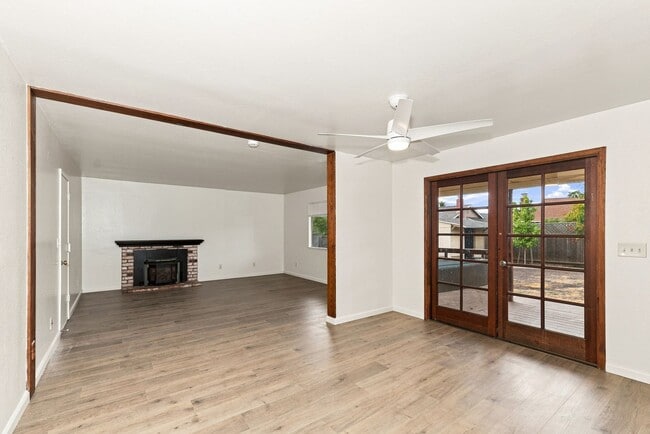 Building Photo - 831 Lightwood Ct