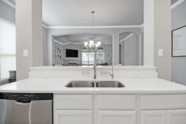 Building Photo - 3/2 in MIDWAY ISD!!