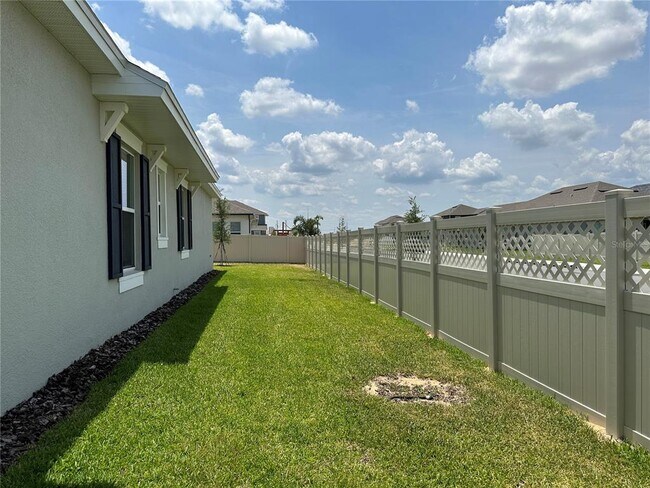 Building Photo - 15161 Lake Bessie Loop