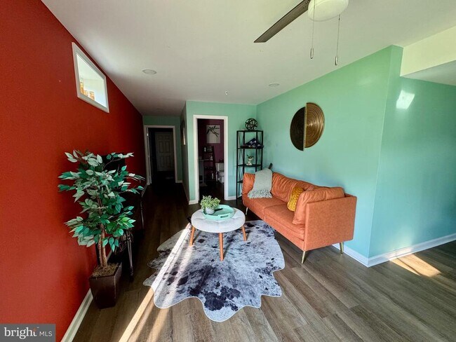 Building Photo - 220 Fountain Ln