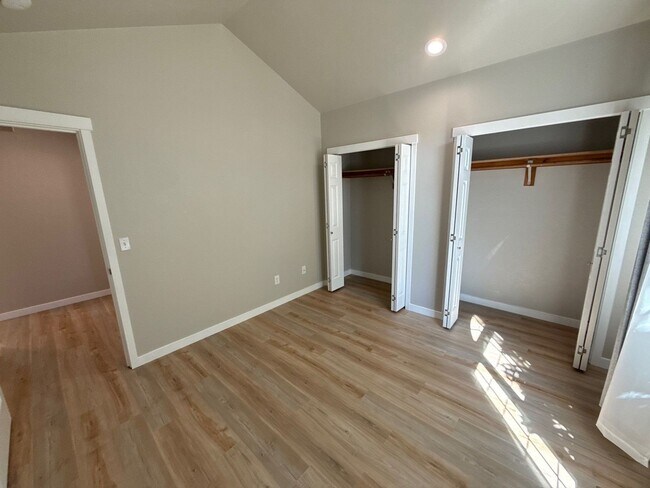 Building Photo - 5647 SW Windflower Dr
