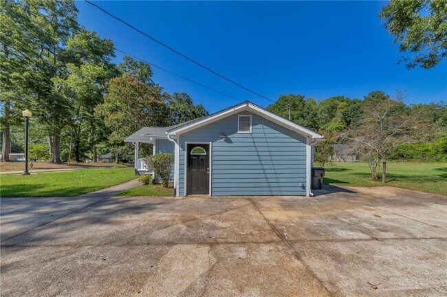 Building Photo - 3849 Dillard St