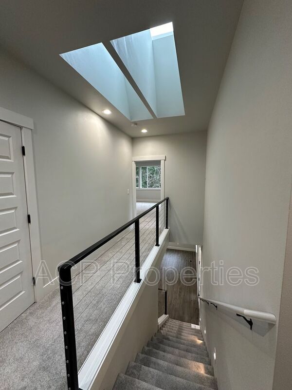 Building Photo - 8 Clematis Ln