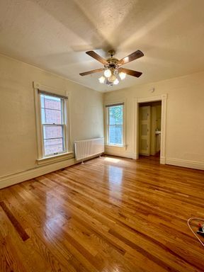 Building Photo - Charming 1-Bedroom Apartment in Desirable ...