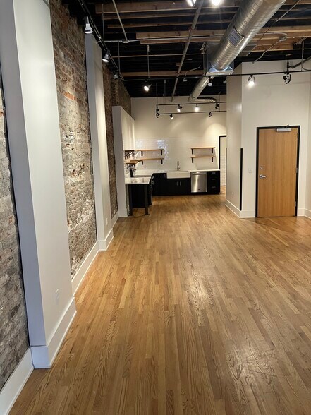 Building Photo - 430 E Locust St