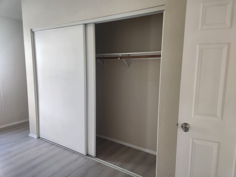 Building Photo - 1208 Roswell Ave