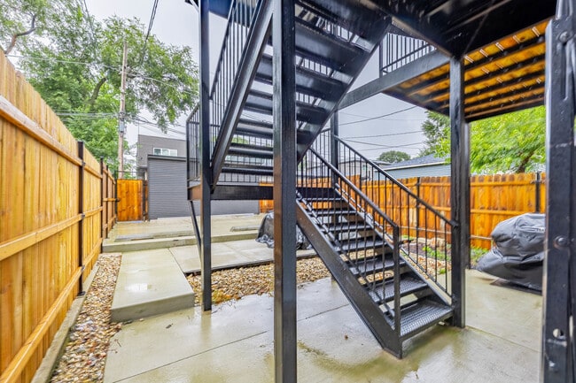 Building Photo - 4634 S Langley Ave