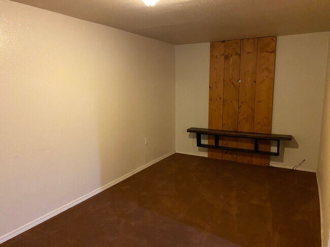 Building Photo - Beautiful 3 bed/2 bath On South Hill!