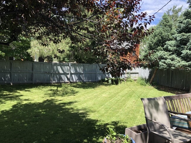 Building Photo - 1015 Forest Ave