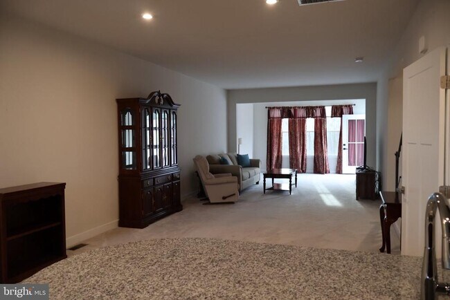 Building Photo - 659 Thomas Penn Dr