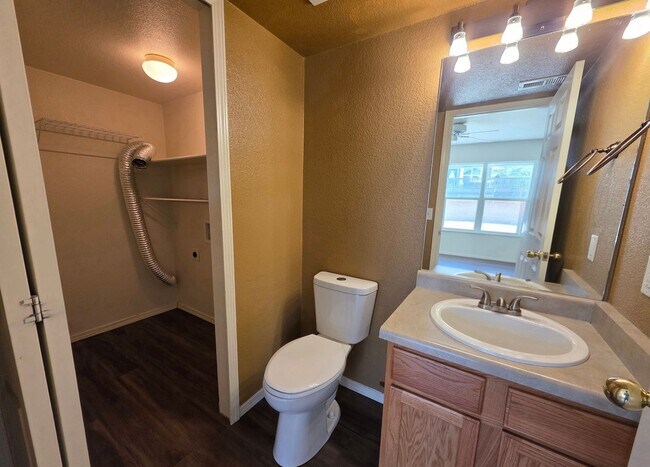 Building Photo - Gorgeous 4 Bed 3 bath Home In Wagon Trails!!