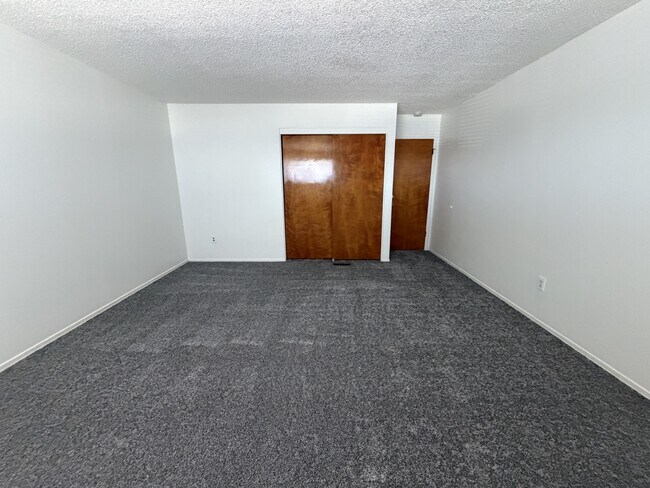 Building Photo - 15176 Oakwood Ln