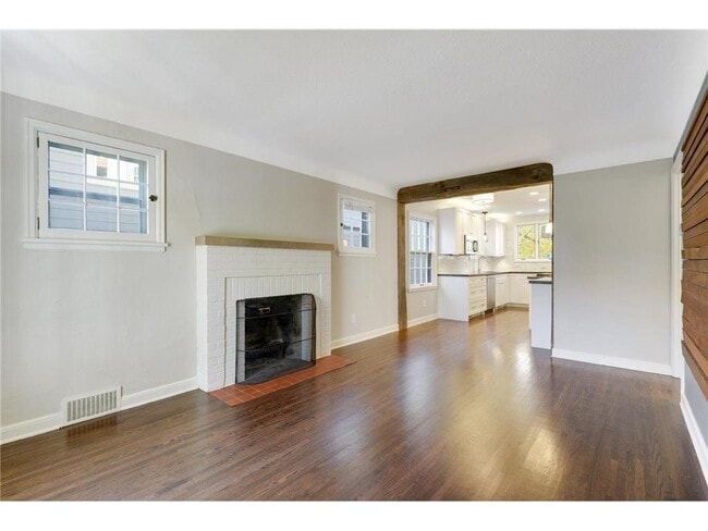 Building Photo - 4020 Ewing Ave S