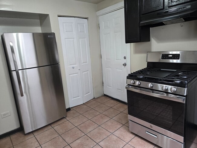 Building Photo - 6329 S Loomis Blvd