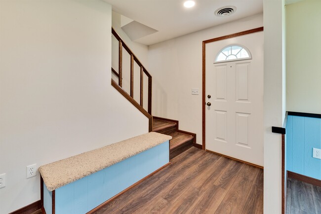 Building Photo - 1870 Sand Ridge Ct