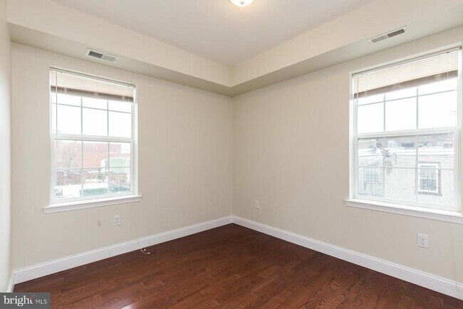 Building Photo - 1804 E Huntingdon St
