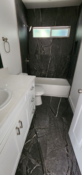 Building Photo - 2752 Thurman Ave