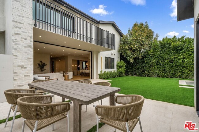 Building Photo - 4740 Sunnyslope Ave