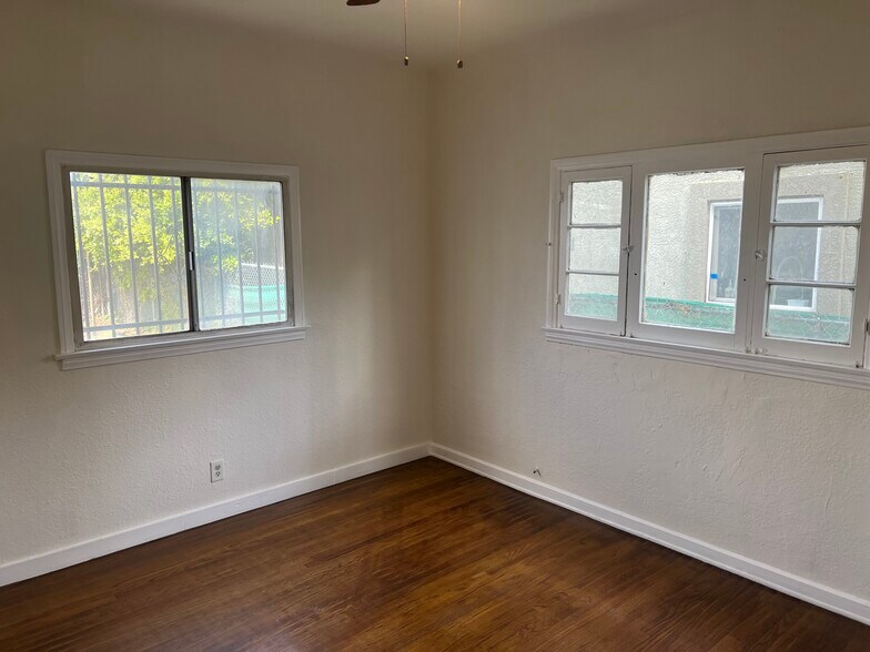 Building Photo - 2745 S Palm Grove Ave