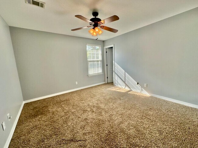 Building Photo - 240 Water Oaks Loop