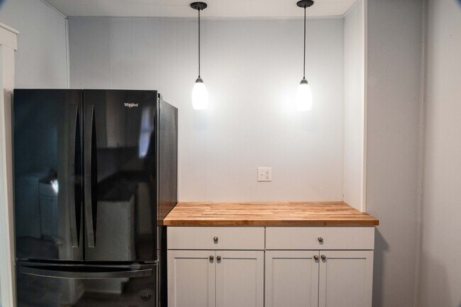 Building Photo - Remodeled 3 Bedroom 1 Bath home Ready for ...