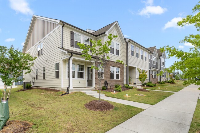 Building Photo - 2466 Hutch Ln