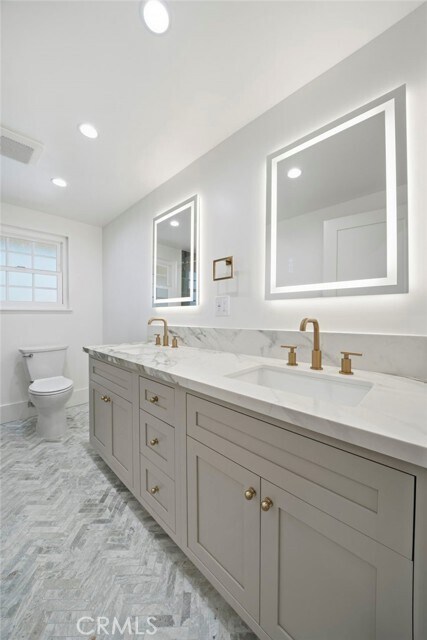 Building Photo - 18584 Redwood Cir