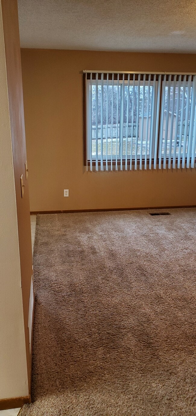 living room - 14619 Burnell Park Dr