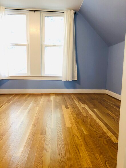second floor smaller front bedroom - 5336 SE 44th Ave