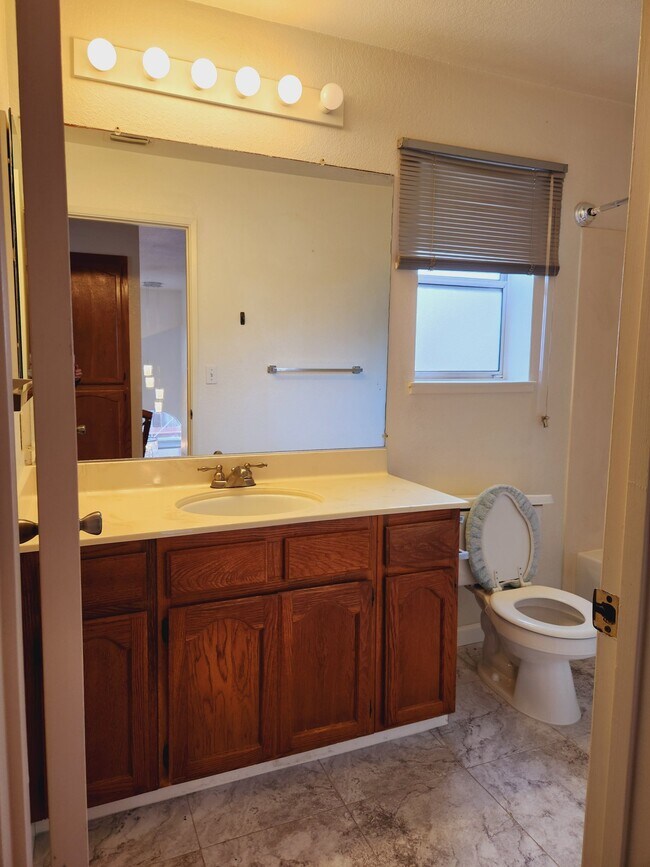 Building Photo - 1814 Evalane Way