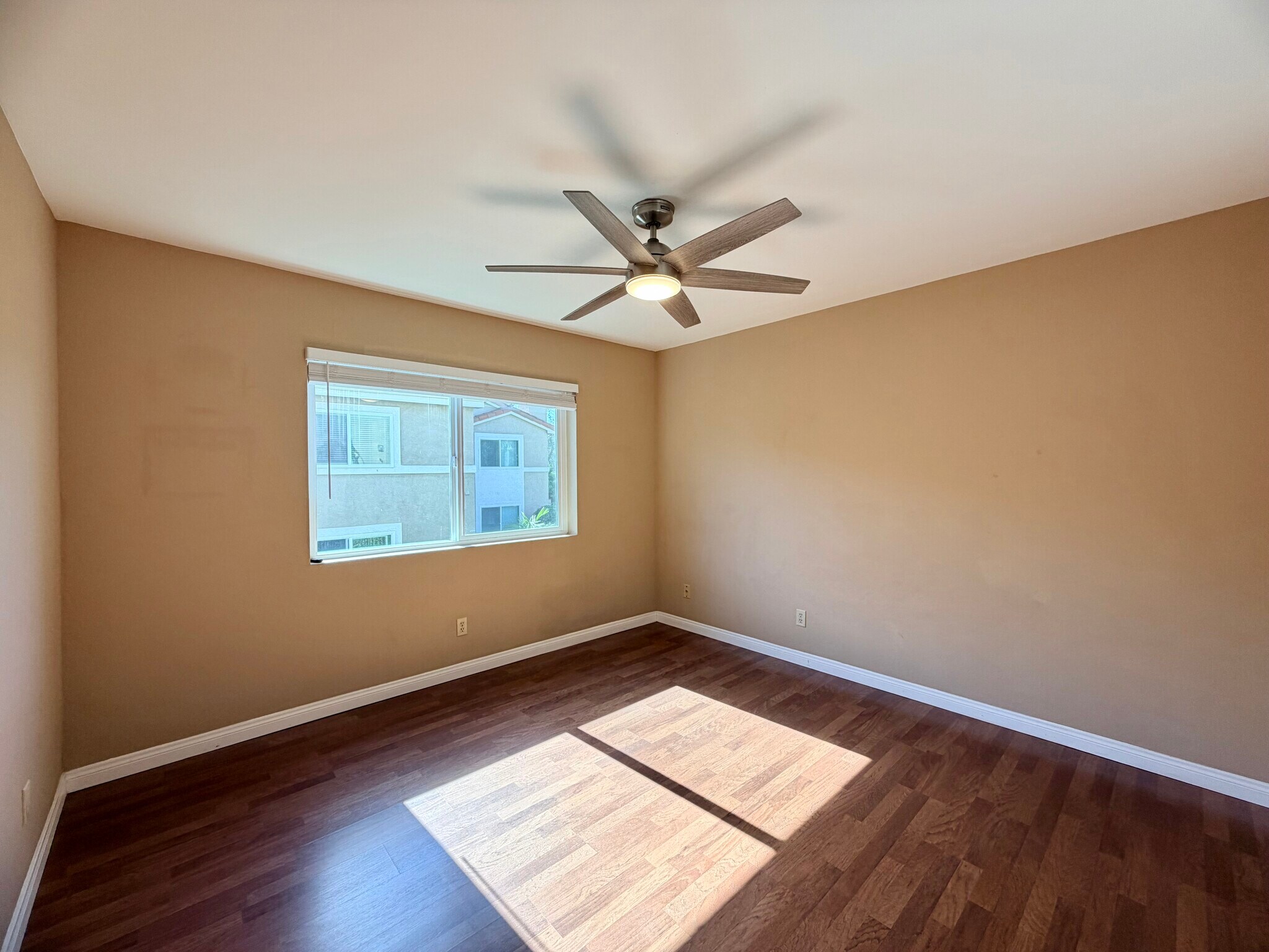 Building Photo - 7545 Charmant Dr