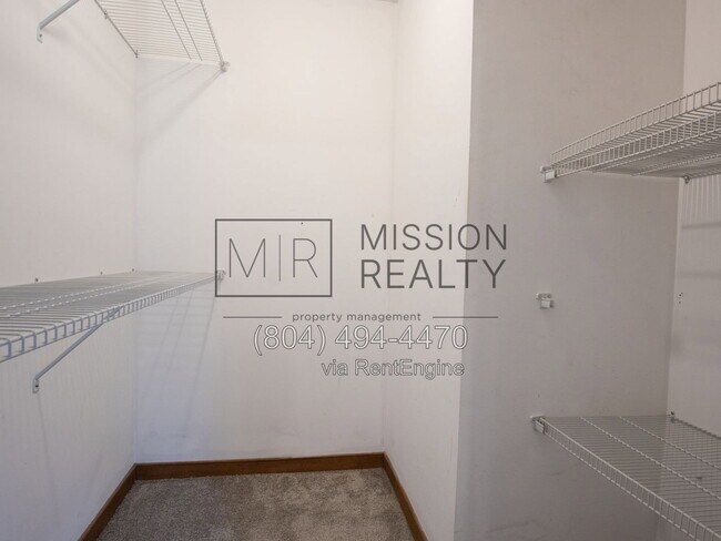 Building Photo - 7750 Robinwood Dr