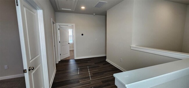 Building Photo - 2200 Delano Dr