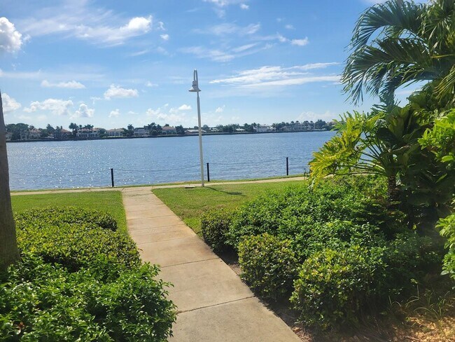 Building Photo - 180 Yacht Club Way