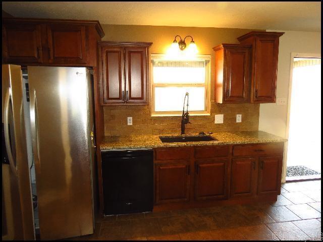 Building Photo - 14 Cody Ln