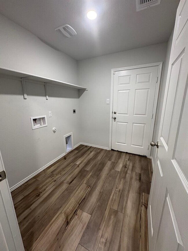 Building Photo - 668 Wyatt Wy