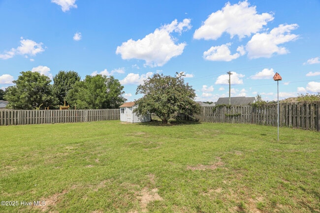 Building Photo - 215 Bonanza Dr