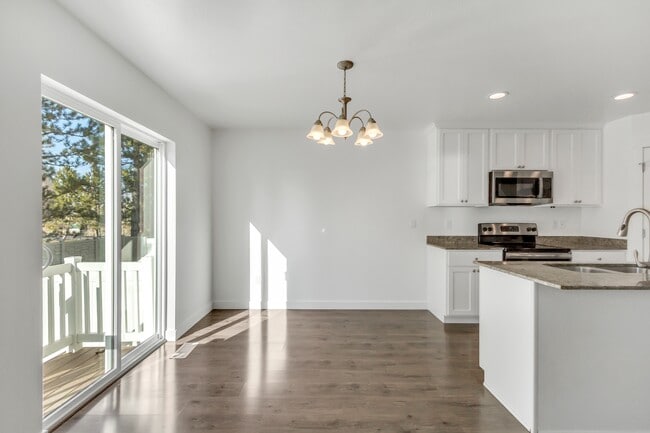 Building Photo - 1158 1740 W