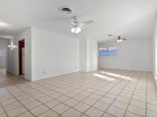 Building Photo - 4804 South Dr