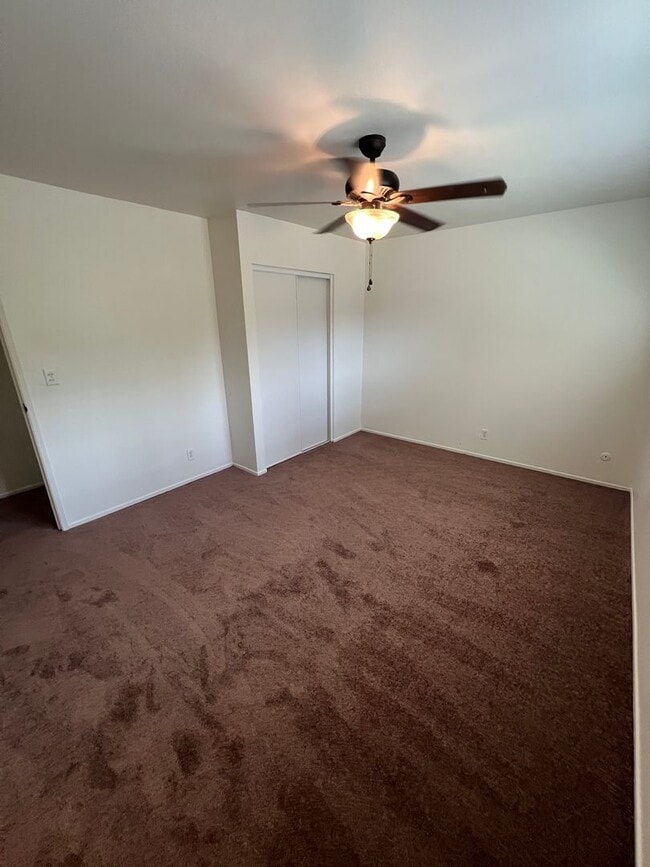 Building Photo - FOR RENT 3+1 IN SIMI VALLEY