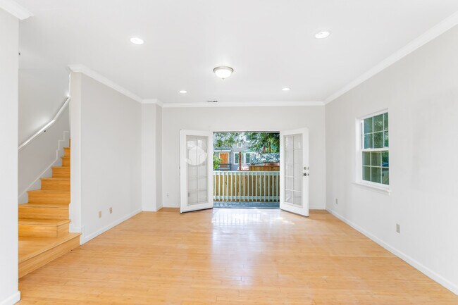 Building Photo - 3243 Davis St