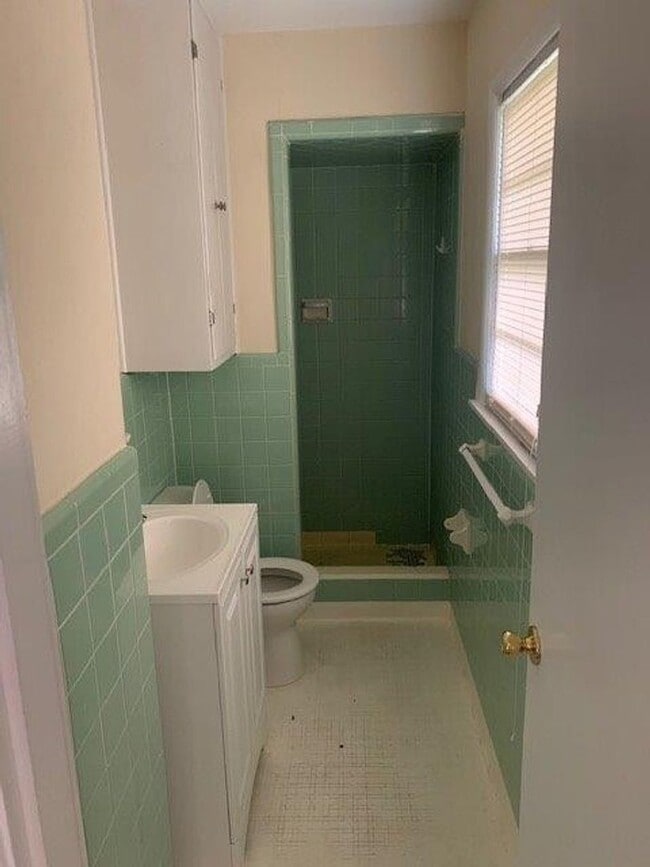 Building Photo - Nice 3 Bed 2 Bath Available Fall 2025!