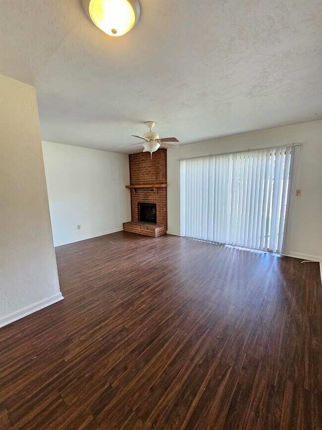 Building Photo - 196 Locke St