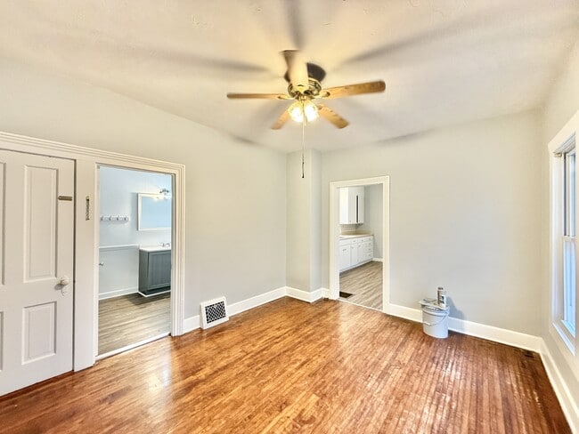 Building Photo - 426 S Jackson St