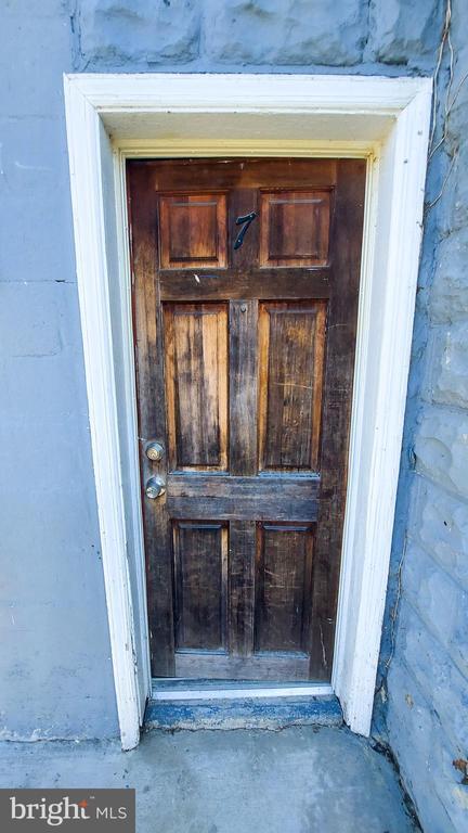 Building Photo - 228 Manor Cir