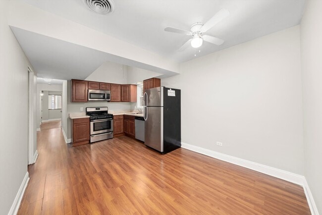 Building Photo - 2420 S Oakley Ave