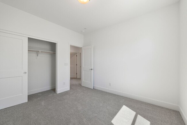 Building Photo - 465 Prosecco Wy