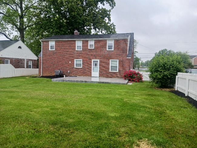 Building Photo - 852 Eden Rd